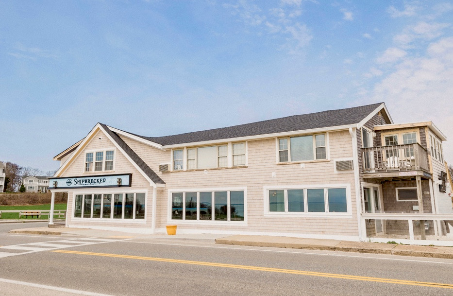 Image Gallery of Shipwrecked American style Seafood and sushi